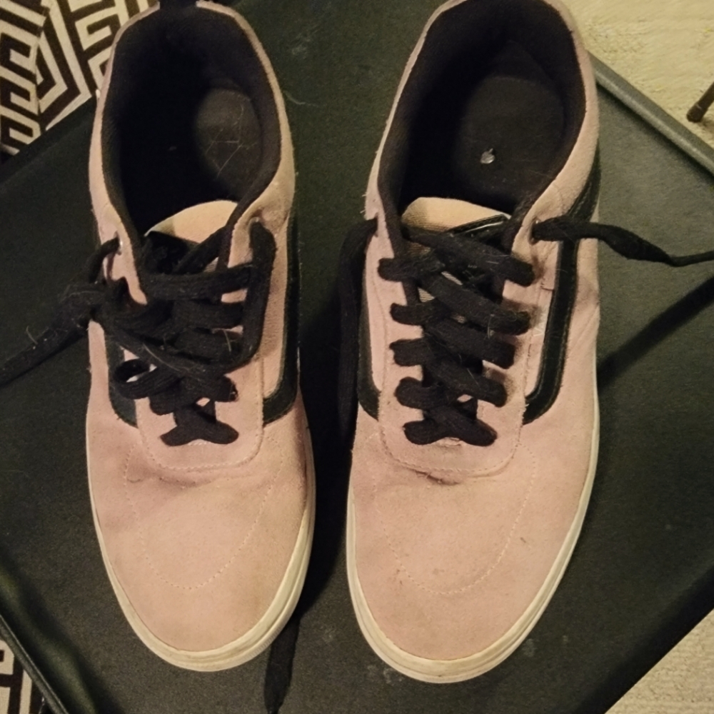 Vans of the wall pink skate shoes size 9.5